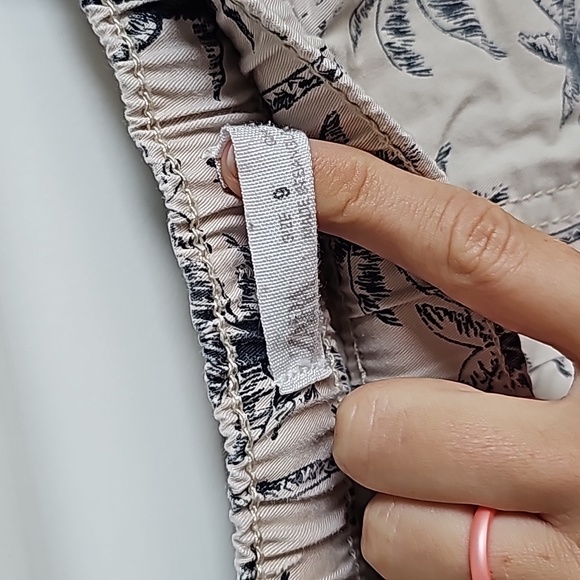 Zara Kids Palm Tree Khaki Shorts in Kids Size 9 EUC - Picture 4 of 5